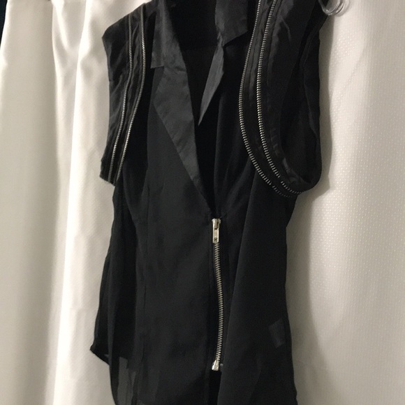 BLVD Vest with Zippers details - Picture 10 of 16